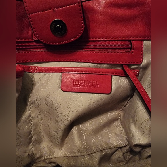 MICHAEL KORS Vintage Red Leather Shoulder Bag AQ-1208 - Picture 8 of 16